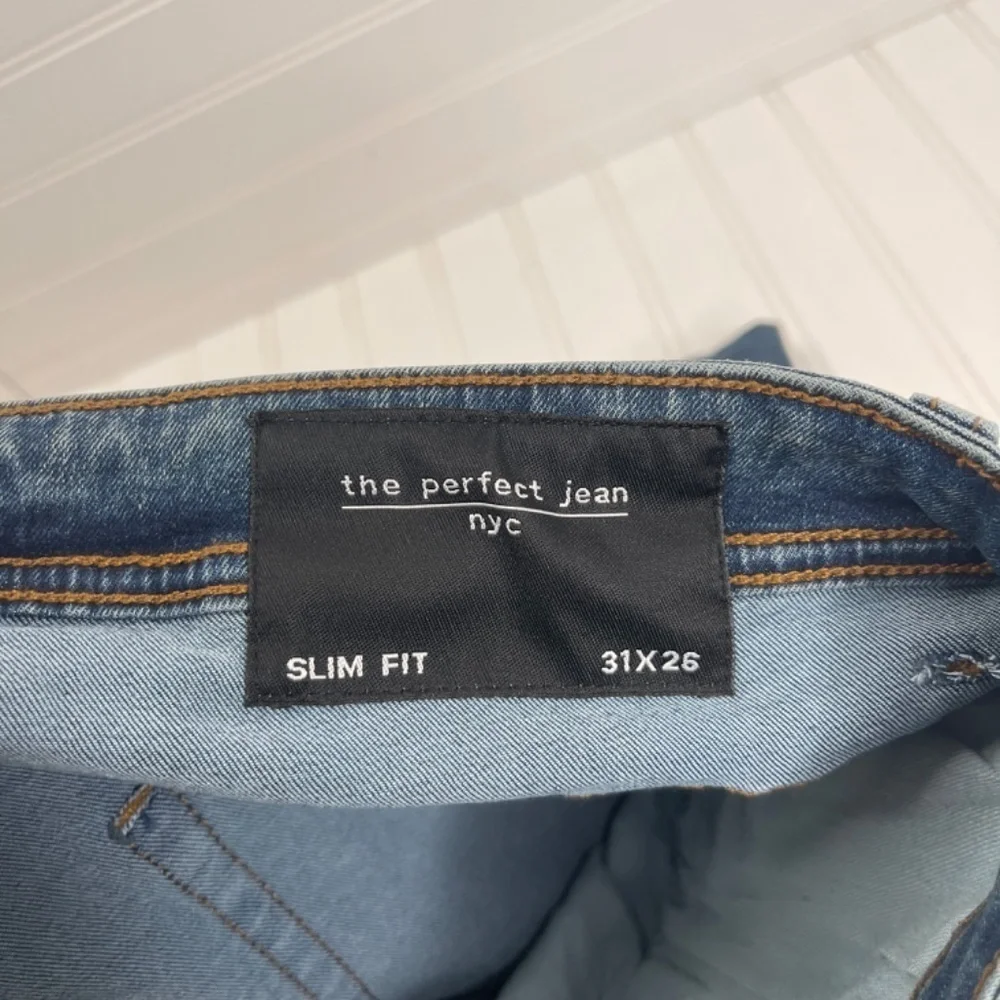 NWT The Perfect Jean 31W X 26L Slim Fit Cowboy Yellow Tint